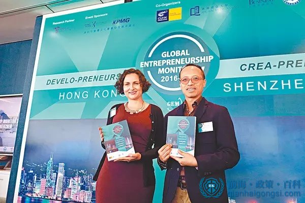 區玉輝（右）與Marta K.Dowejko博士發佈報告